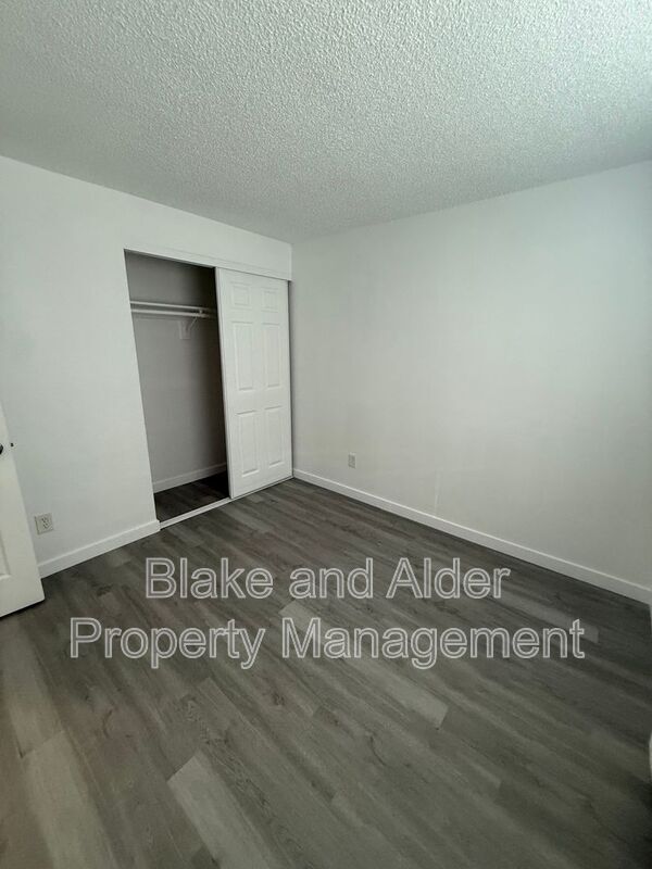 Building Photo - 3865 NE 152nd Ave