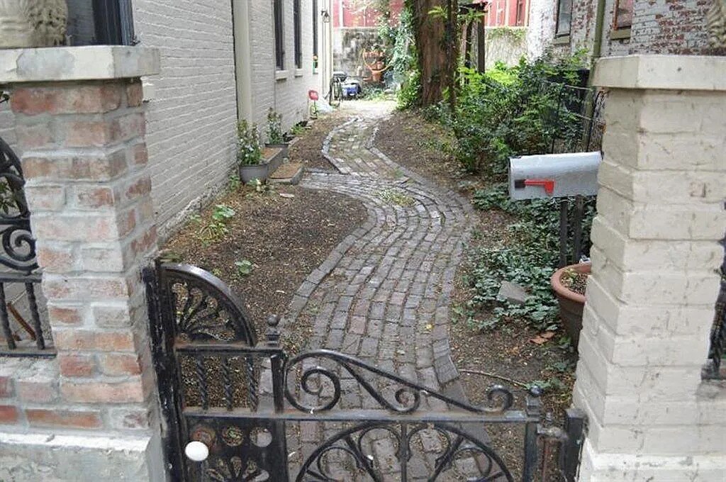 Building Photo - 213 Covington Ave