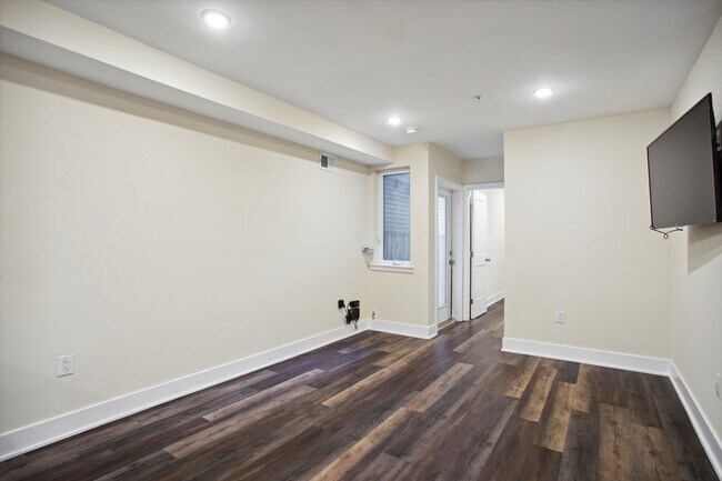 Building Photo - 1807 N Bouvier St