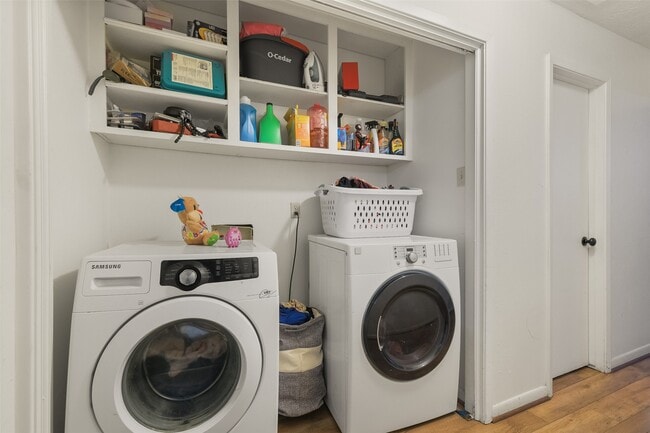 Building Photo - 217 Lazy Ln