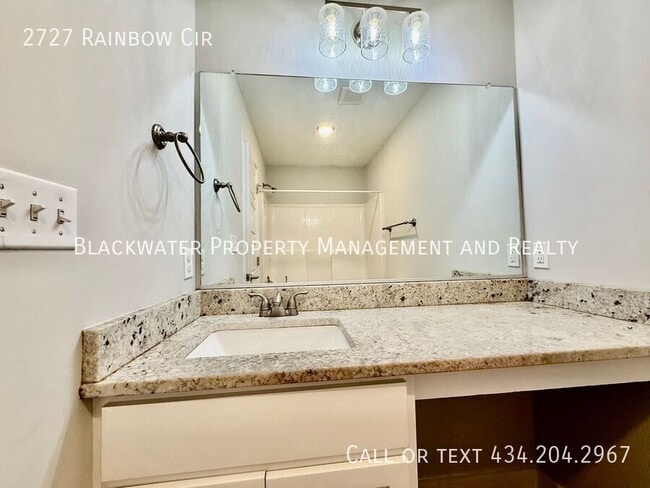 Building Photo - 2727 Rainbow Cir