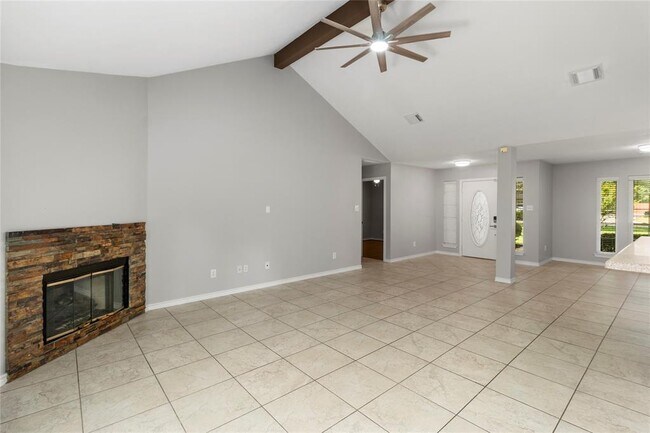 Building Photo - 910 McDaniel Dr