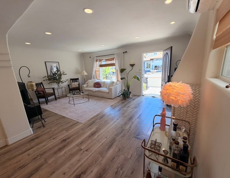 Building Photo - 726 Cohasset Ct