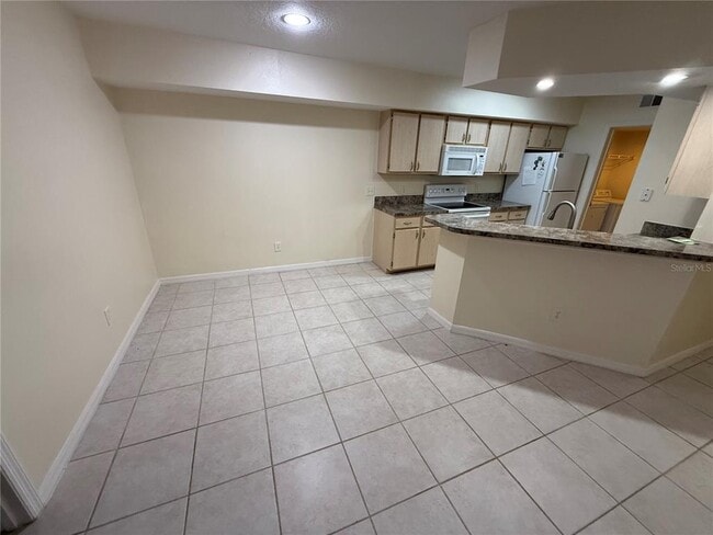 Building Photo - 814 Crest Pines Dr