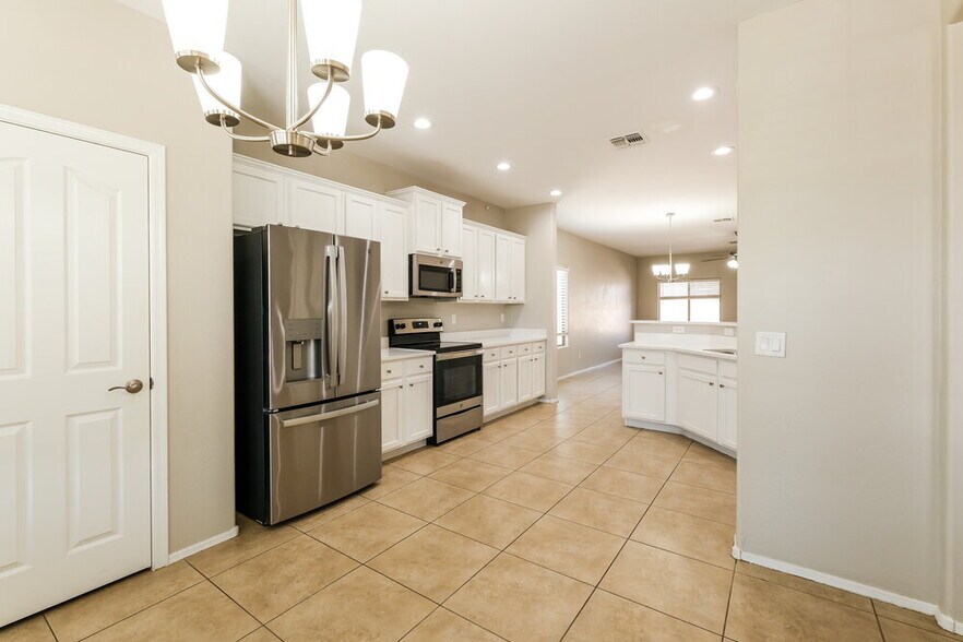 Building Photo - 105 N 108th Dr