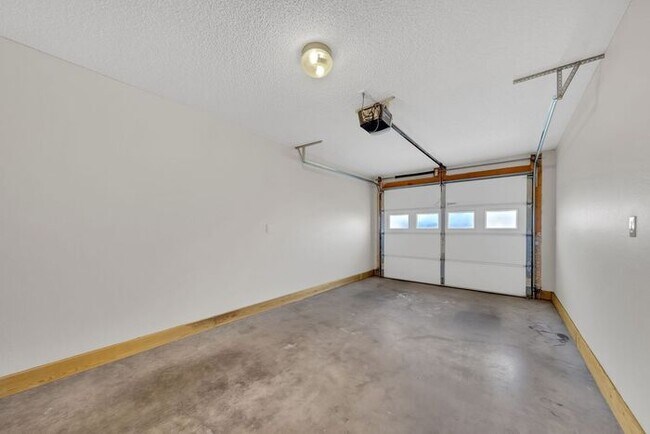 Building Photo - Suncrest Village 2BR/1 Bath One Level with Attached Garage