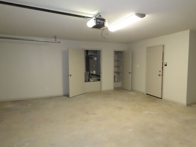 Building Photo - Updated in 2024! Gorgeous 3 Bedroom, 2 Bat...