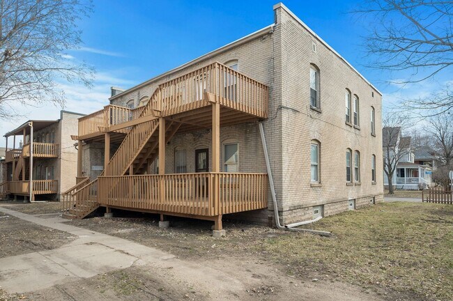 Building Photo - 211 Grotto St N