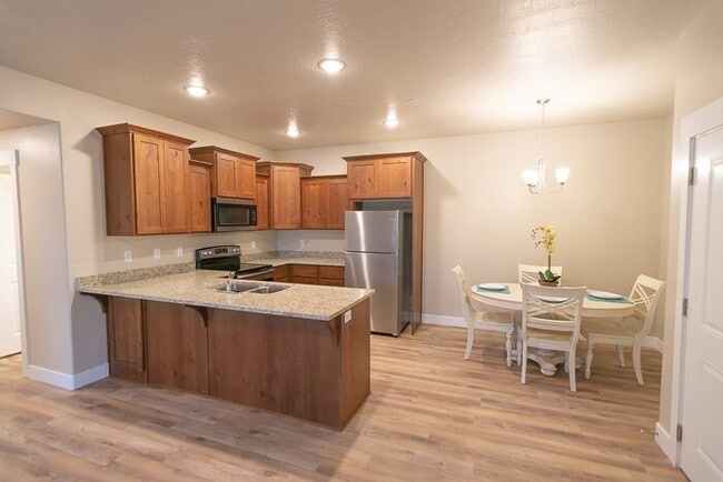 Primary Photo - Beautiful Middle Floor Condo in Springville