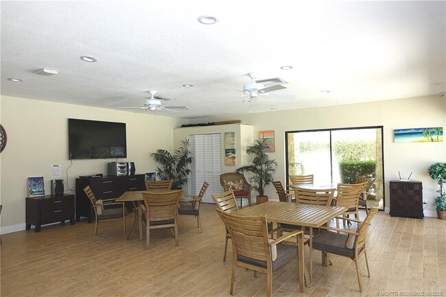 Building Photo - 9940 S Ocean Dr