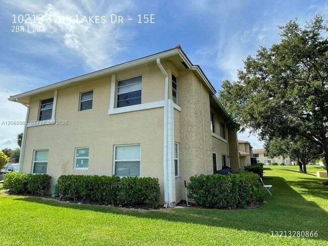 Building Photo - 10169 Twin Lakes Dr