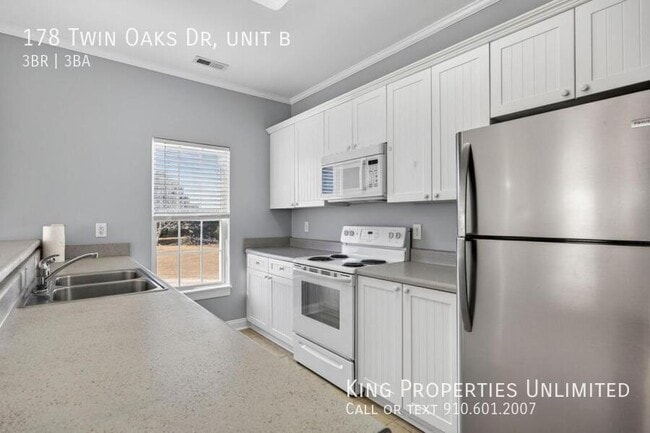 Building Photo - 178 Twin Oaks Dr