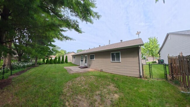 Building Photo - 304 Erin Dr