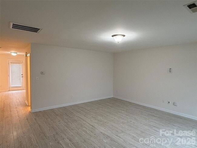 Building Photo - 4820 Lynn Lee Cir