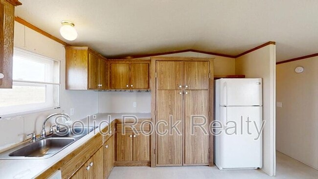Building Photo - 9835 N Log Rd
