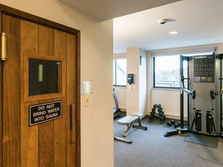 Building Photo - 1933 Commonwealth Ave