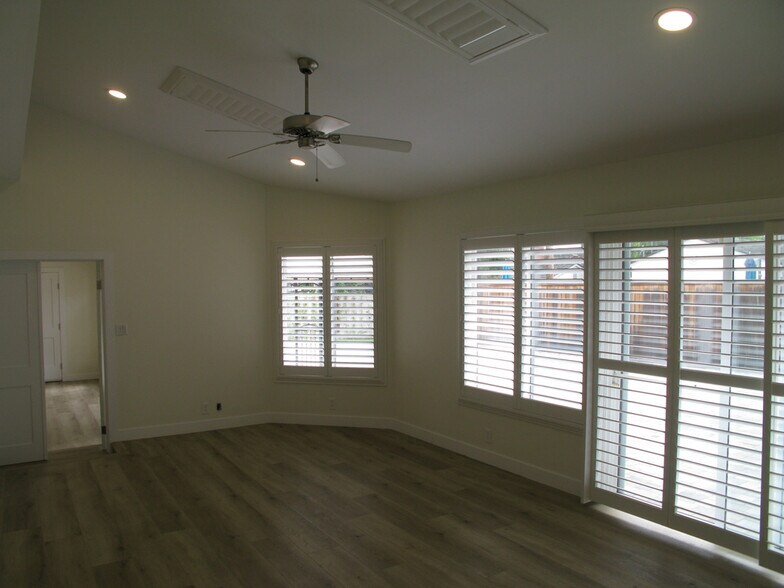 Building Photo - 5137 E Vista Hermosa St