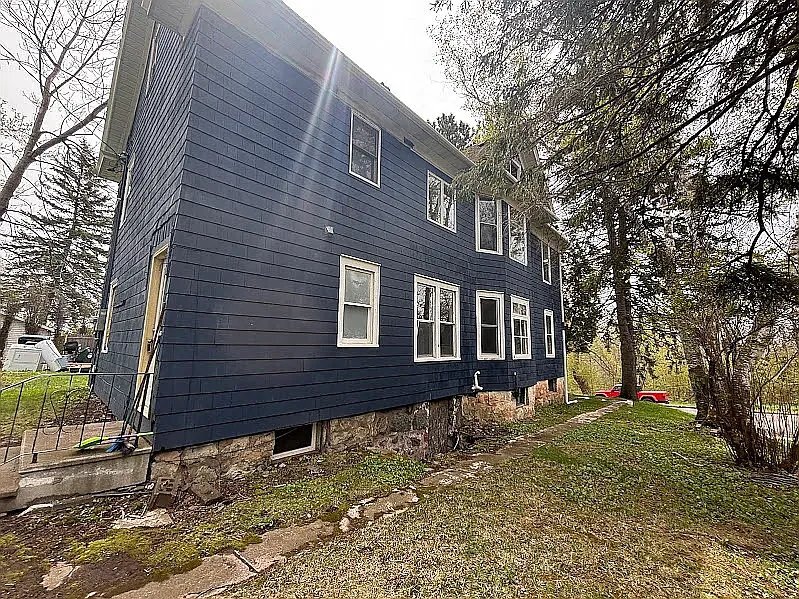 Building Photo - 3015 Wellington St