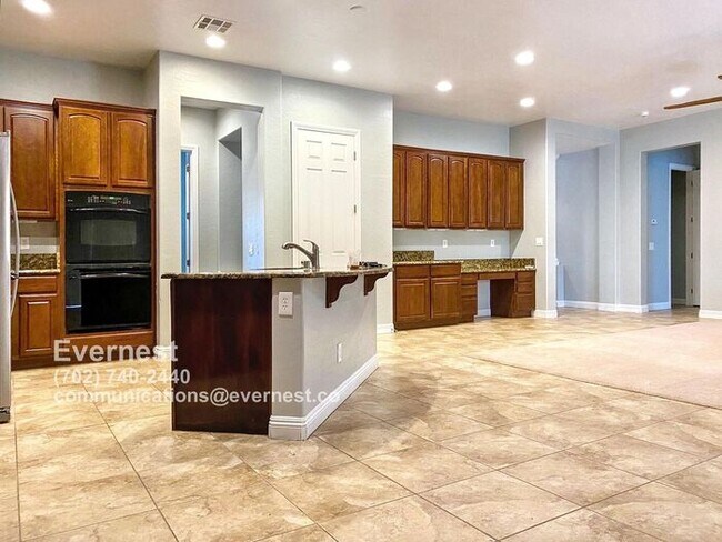 Building Photo - Stunning 5-Bedroom Home with Fireplace and...