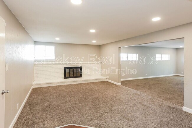 Building Photo - 929 Jensen Cir