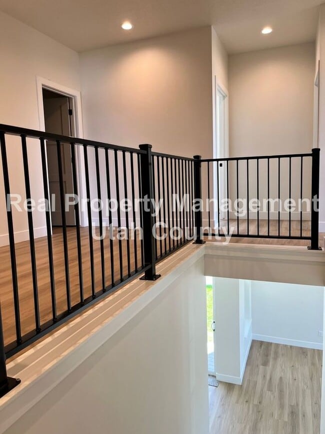 Building Photo - 2425 Orchard Cir