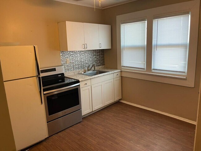 Building Photo - 707 S 17th St