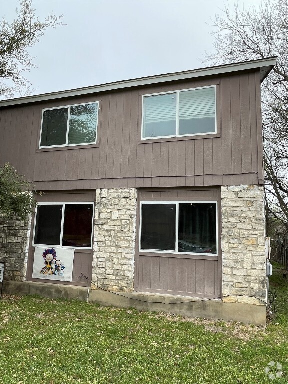 Building Photo - 2406 Bucks Run