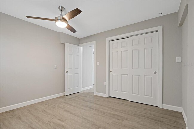 Building Photo - 8441 Bayshore Dr