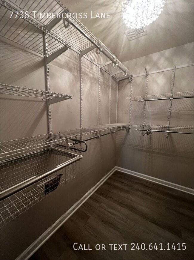 Building Photo - 7738 Timbercross Ln