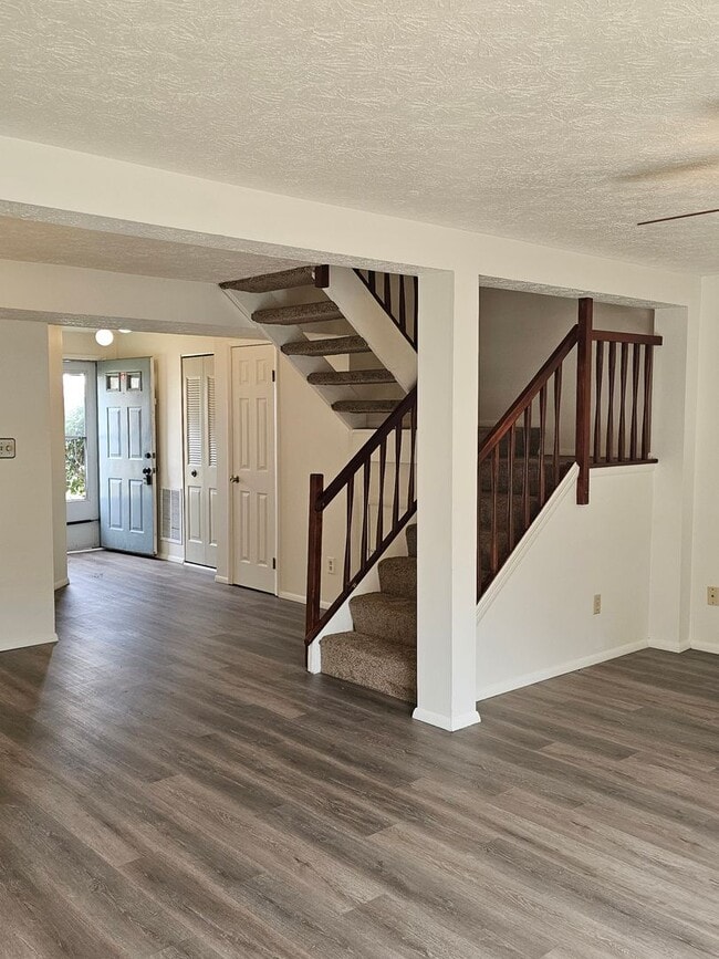 Building Photo - 1337 Vanasse Ct