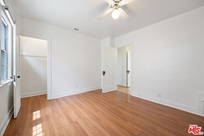 Building Photo - 1712 1/2 W 39th St
