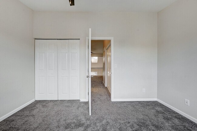 Building Photo - $1,995 - 2 Bed, 2 Bath Lofted Townhome in ...