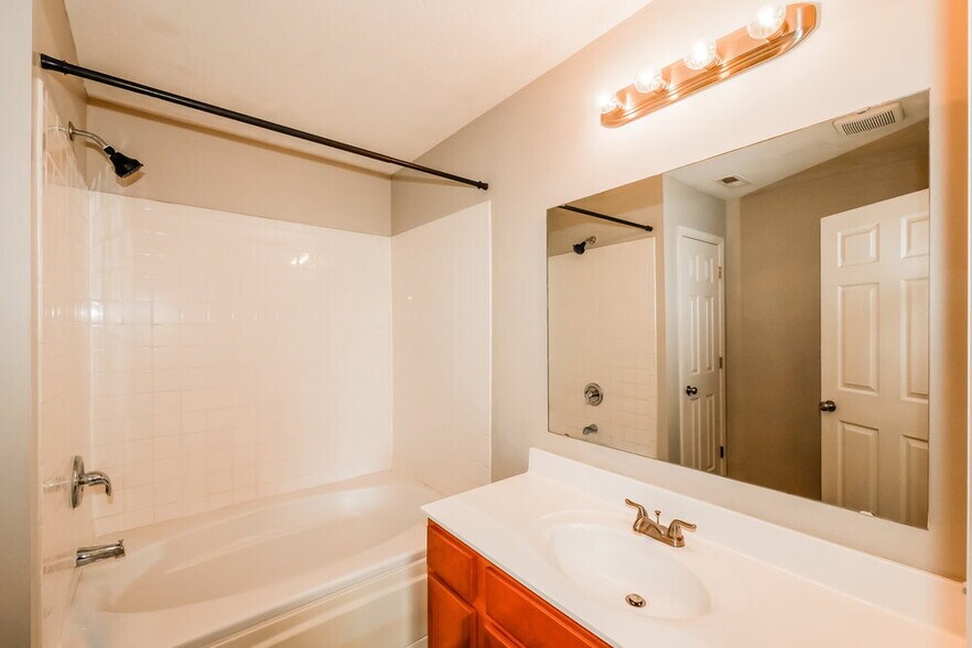 Building Photo - 12644 Buck Run Dr