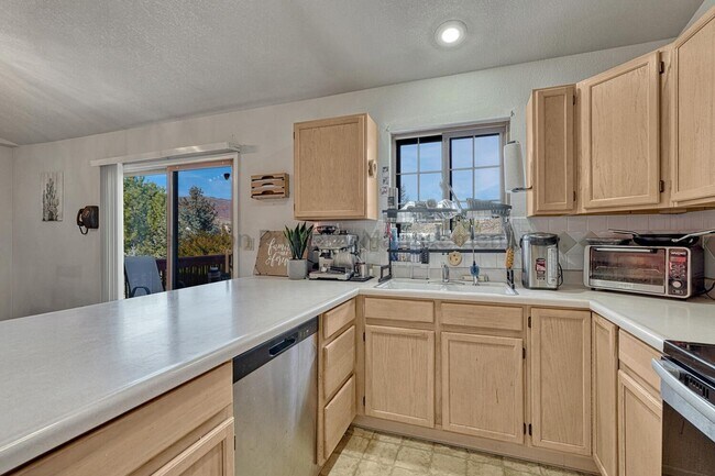 Building Photo - 1524 Shane Cir