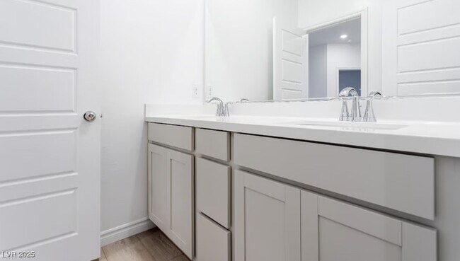 Building Photo - 600 Carriage Hill Dr