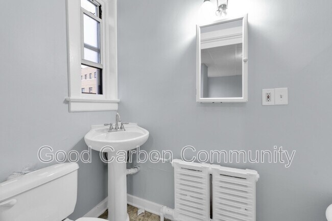 Building Photo - 131 Allen St