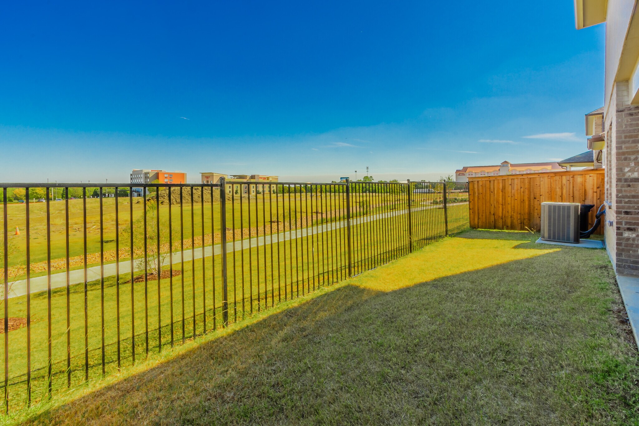Building Photo - 2068 Buffalo Hill Dr