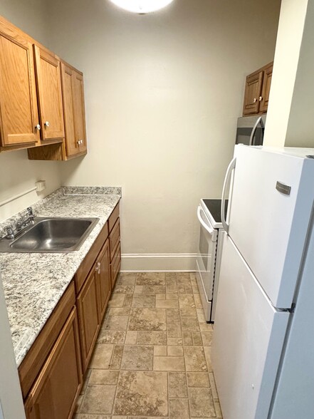 KITCHEN - 430 E King St