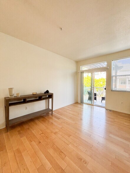 Living room looking out to front balcony - 15458 SW Mallard Dr