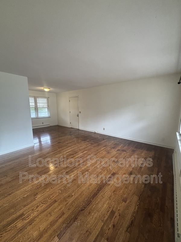 Building Photo - 2127 Mitchell St