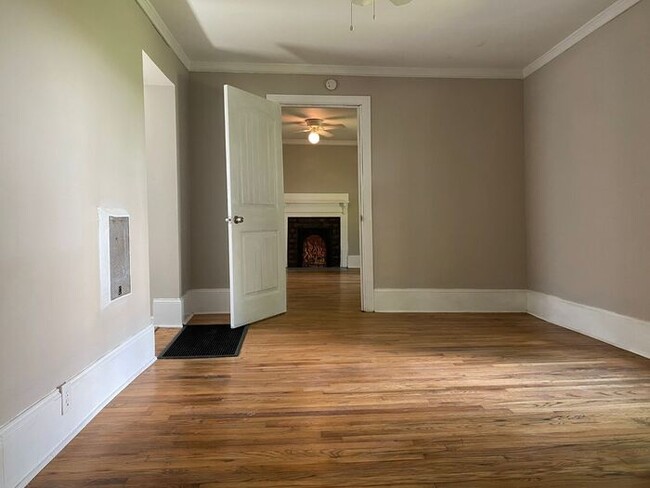 Building Photo - Germantown / Salemtown House for Rent!  2 Beds w/ extra rooms  + 2 full baths!