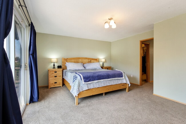 Building Photo - Beautiful 4 bedroom home in NE Tacoma!