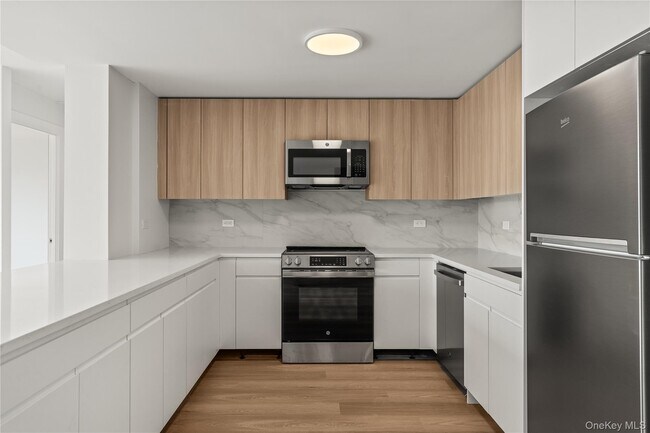 Building Photo - 10 Lyon Pl