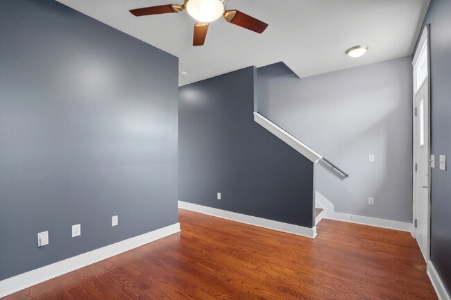 Building Photo - Modern Multi-Level 2BR Retreat with Garage Near Uptown Charlotte