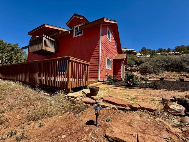 Building Photo - 4-BR Home with Horse Privileges in Apple Valley