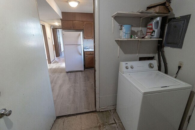Building Photo - 1804 Sylvan Ln