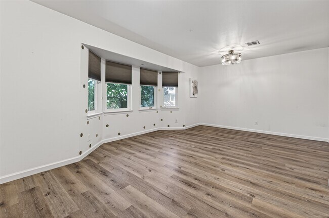 Building Photo - 5530 Holly St