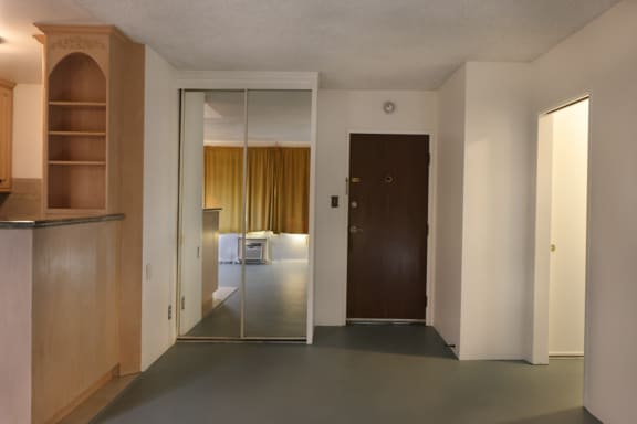 Building Photo - 250 Linden Ave