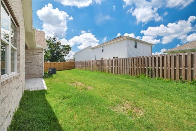 Building Photo - 550 Apollo Dr