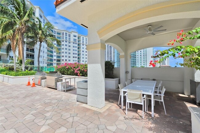 Building Photo - 20000 E Country Club Dr